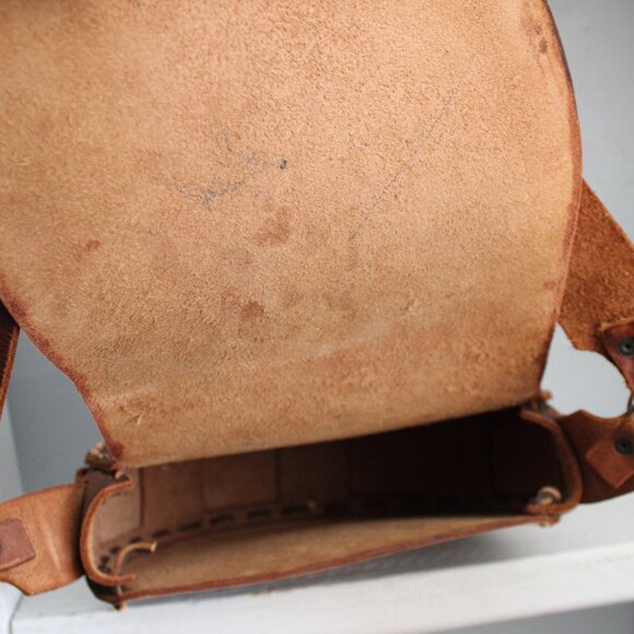 Vintage 70's Tooled Brown Full Grain Leather Saddle Crescent Shoulder Bag Purse - Picture 7 of 7